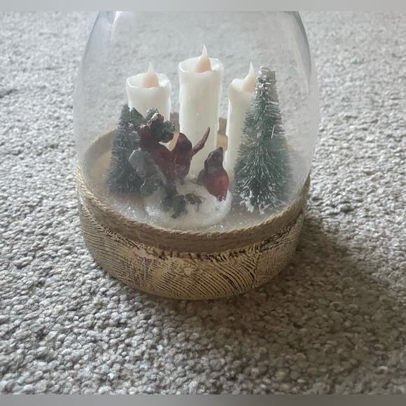 Christmas Globe decoration with Red Cardinal and battery-operated candles - Picture 4 of 7